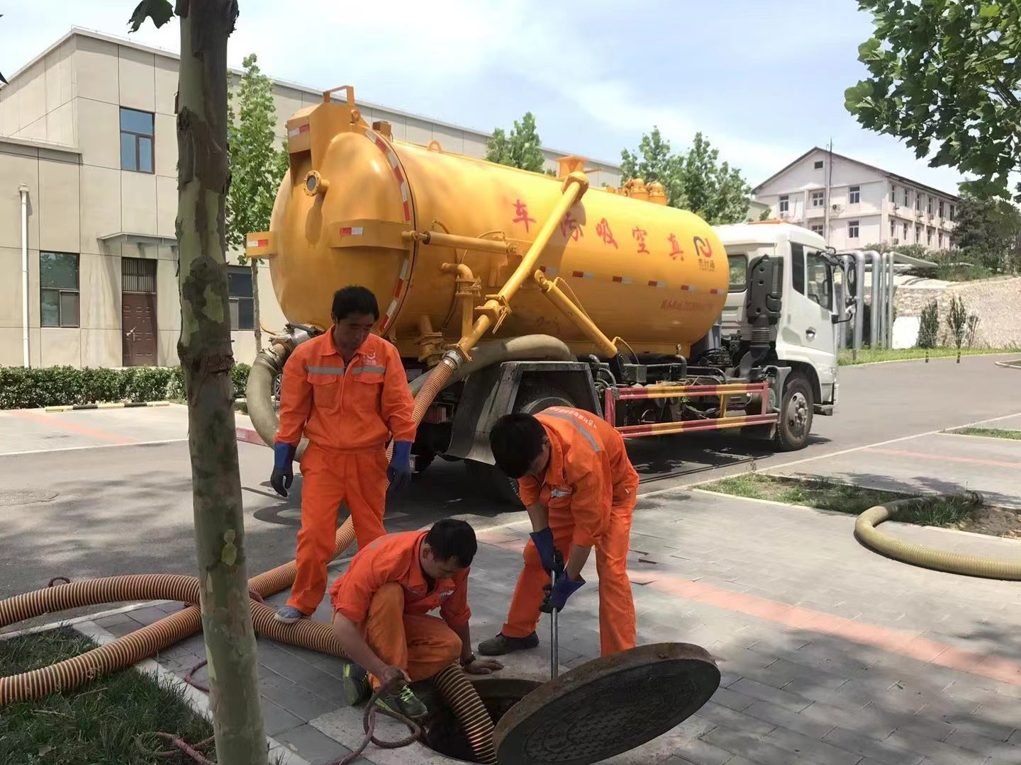 新龙化粪池清理与5-8吨吸粪车施工效率分析